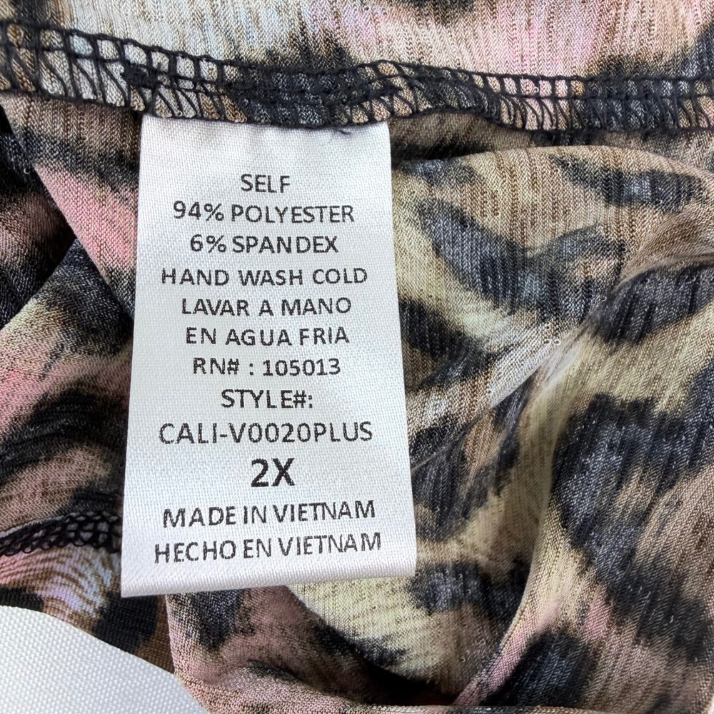 Dear Scarlett Top Womens 2X Fits 3X NEW Pink Leopard Bell Sleeve V-Neck Office - Picture 3 of 6